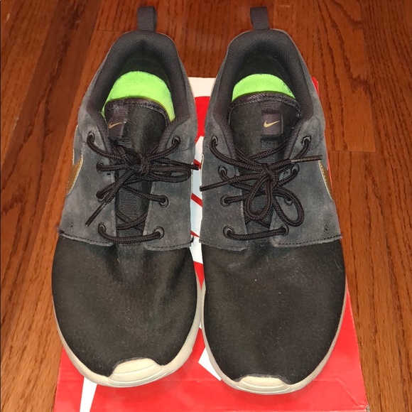 Nike Rosherun Suede - Picture 2 of 3